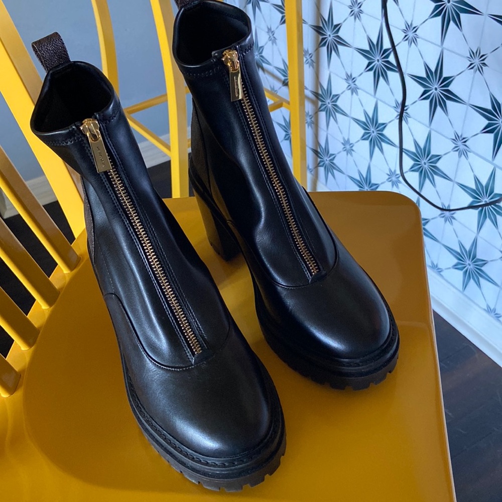 Michael Kors Cyrus zip up bootie